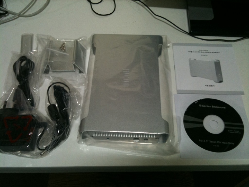 구성품 (본체, 전원선, USB연결선, 사용자매뉴얼, CD 외